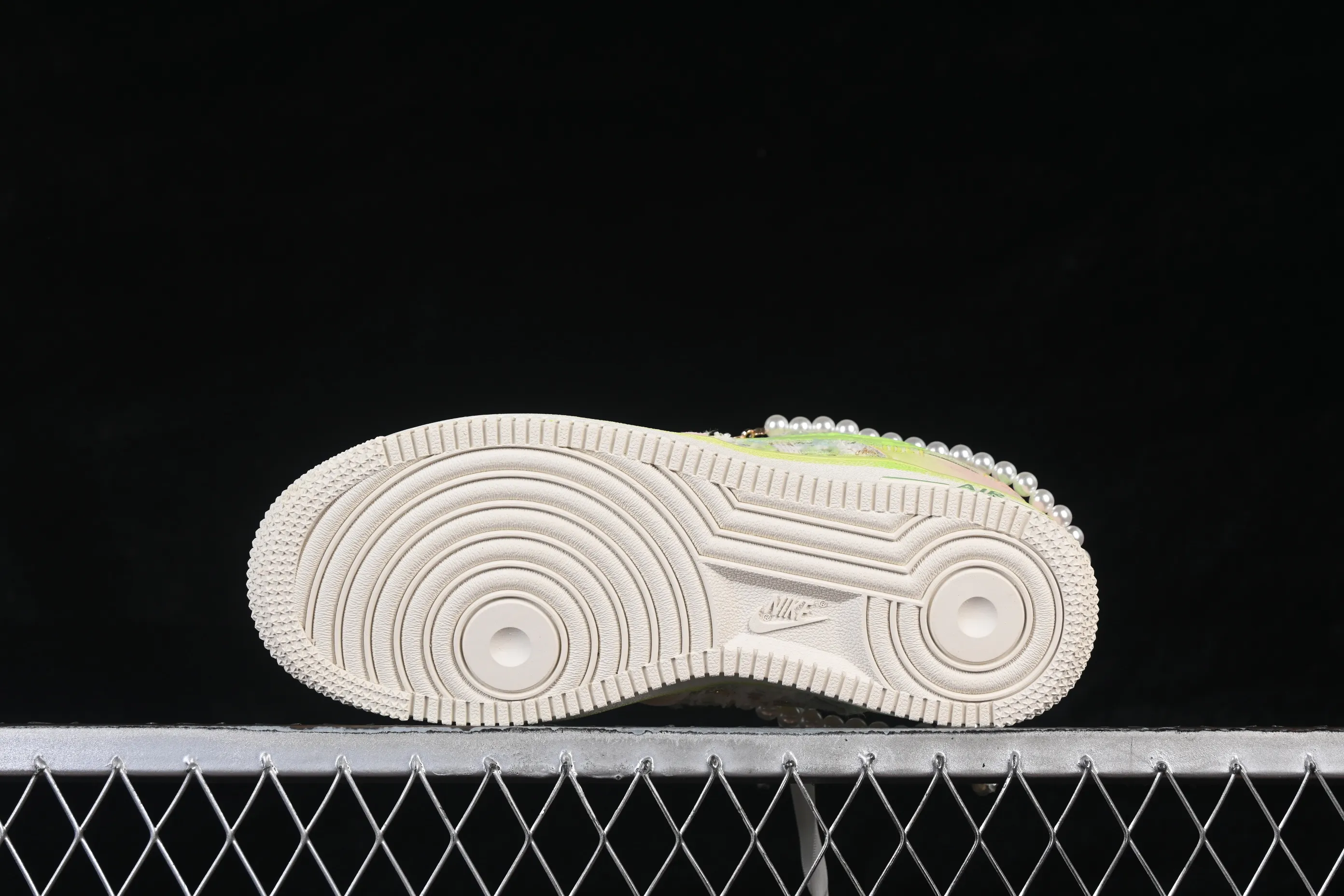 All categories Nk Air Force 1 Air Force series Nk Air Force 1 Low Air Force low-top Nike Air Force 1'07 Low "Pearl & Soft Jade" Hand-painted graffiti Pearl nephrite Air Force 1 low-top casual sneakers FJ7740-101
